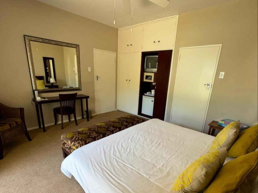 Moments Guesthouse, Kleinmond Room photo