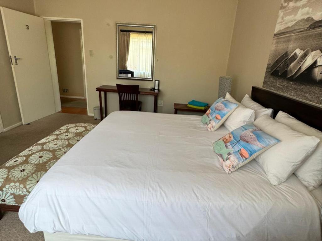 Moments Guesthouse, Kleinmond Room photo